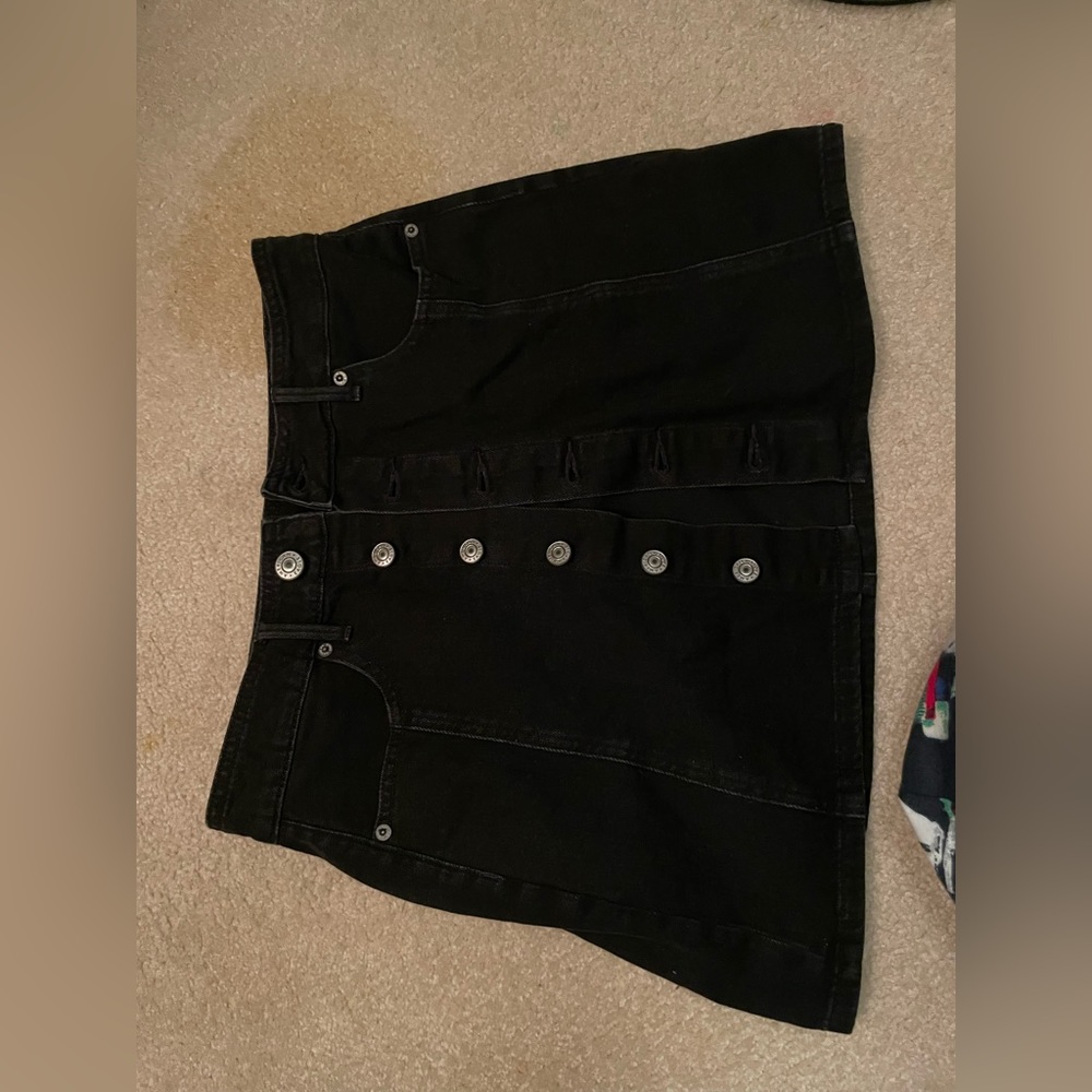 BLACK AMERICAN EAGLE MINI SKIRT